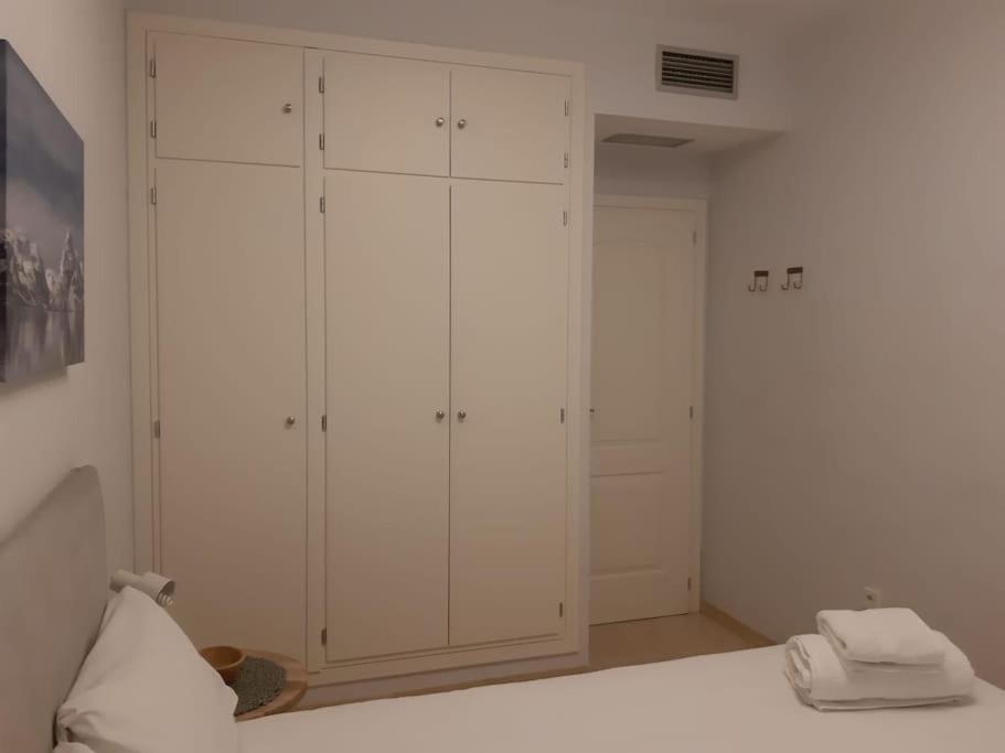 Nuevo-luminoso Y Moderno. Parking Gratis!! Apartment *